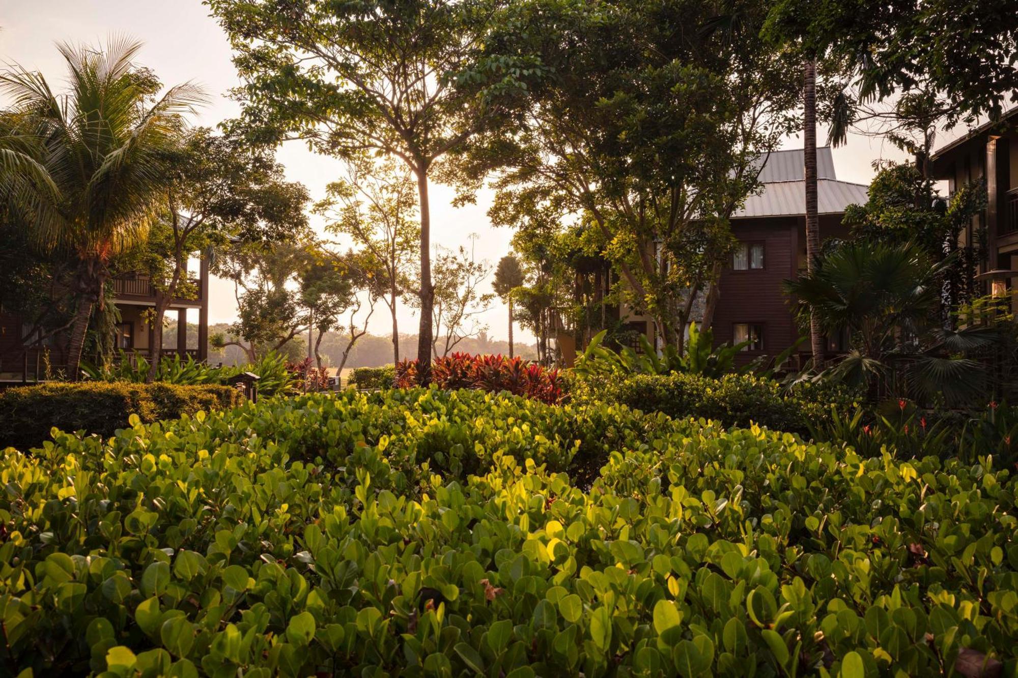 Indura Beach & Golf Resort Curio Collection By Hilton Tela Eksteriør bilde